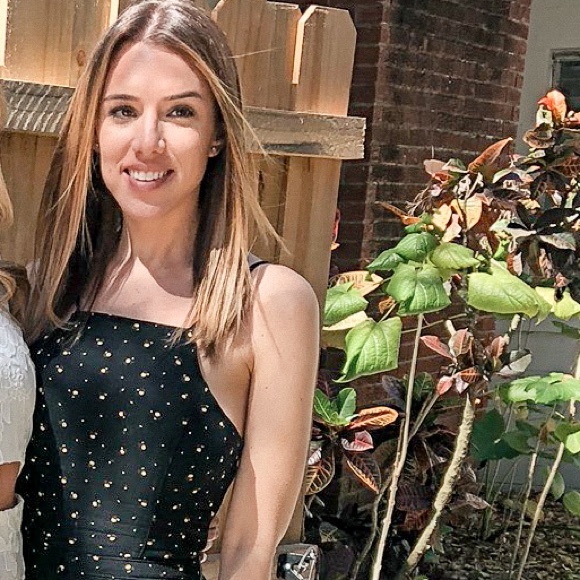 Meet your Posher, Alexis - Picture 2 of 2